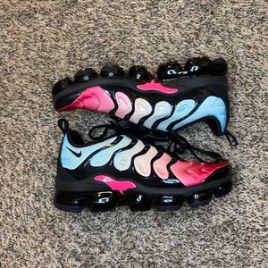 Nike air vapormax plus hyper pink glacier ice